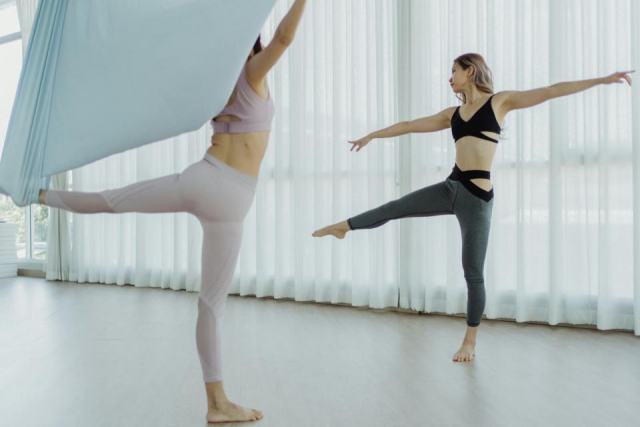 Yoga danse : guide et bienfaits de la fusion Le yoga danse : quand le mouvement rencontre la pleine conscience