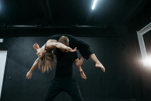 Danse contemporaine définition : guide complet La danse contemporaine : définition, histoire et pratique