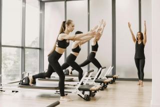 Yoga ou pilates : différences, bienfaits et comment choisir